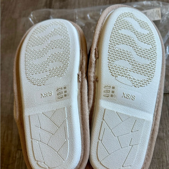 NWT Chinese Laundry Women’s Faux Fur Slippers Size XS/S - Picture 5 of 7